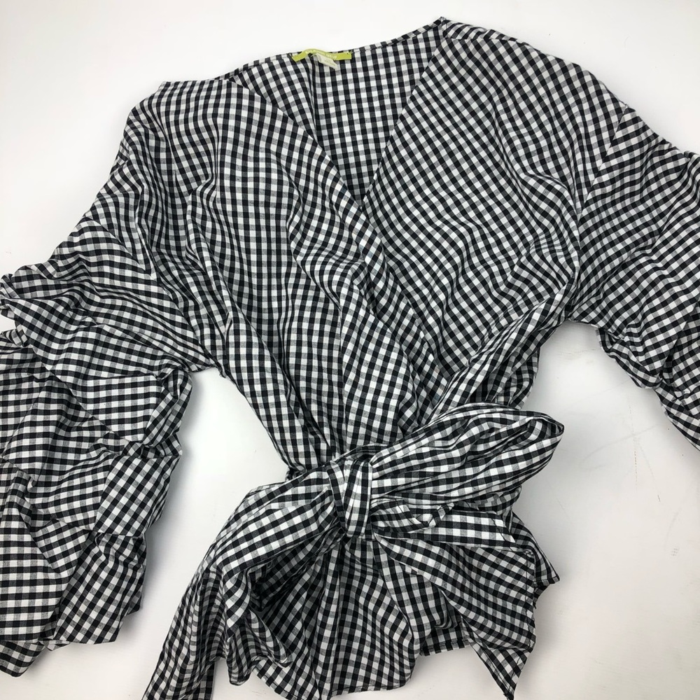 Gianni Bini wrap top . Size xs
